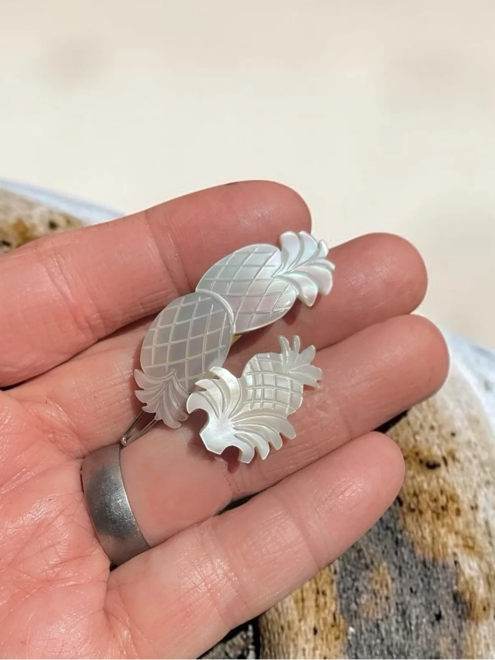 🌺4 Vintage Mother of Pearl Hair Accessories & Pin
